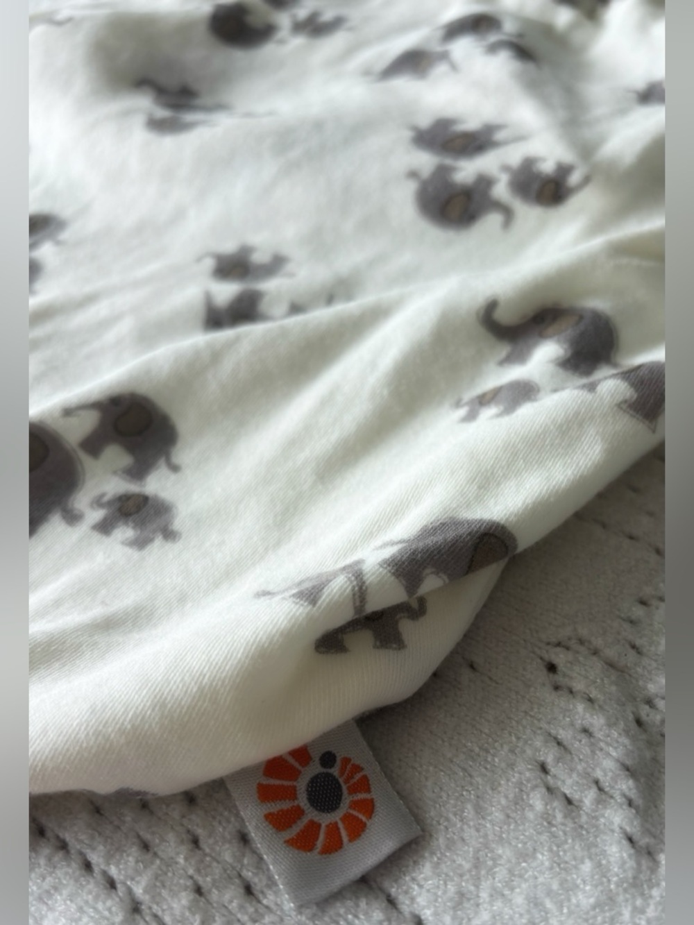 Newborn Sleep Essential | Ergobaby Swaddle Grey Elephant 0–3M - Picture 3 of 5